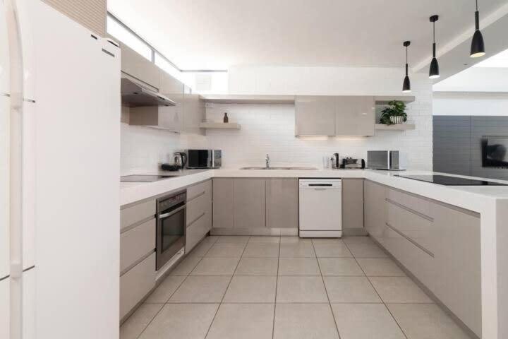 Metropole With Shared Facilities Cape Town