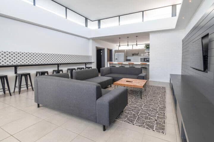 Metropole With Shared Facilities * Cape Town