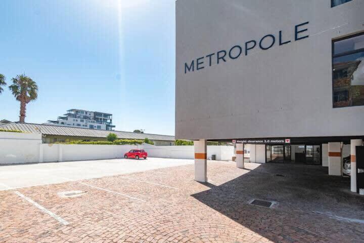 Metropole With Shared Facilities Apartment