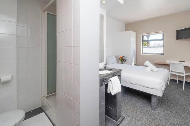 Metropole With Shared Facilities