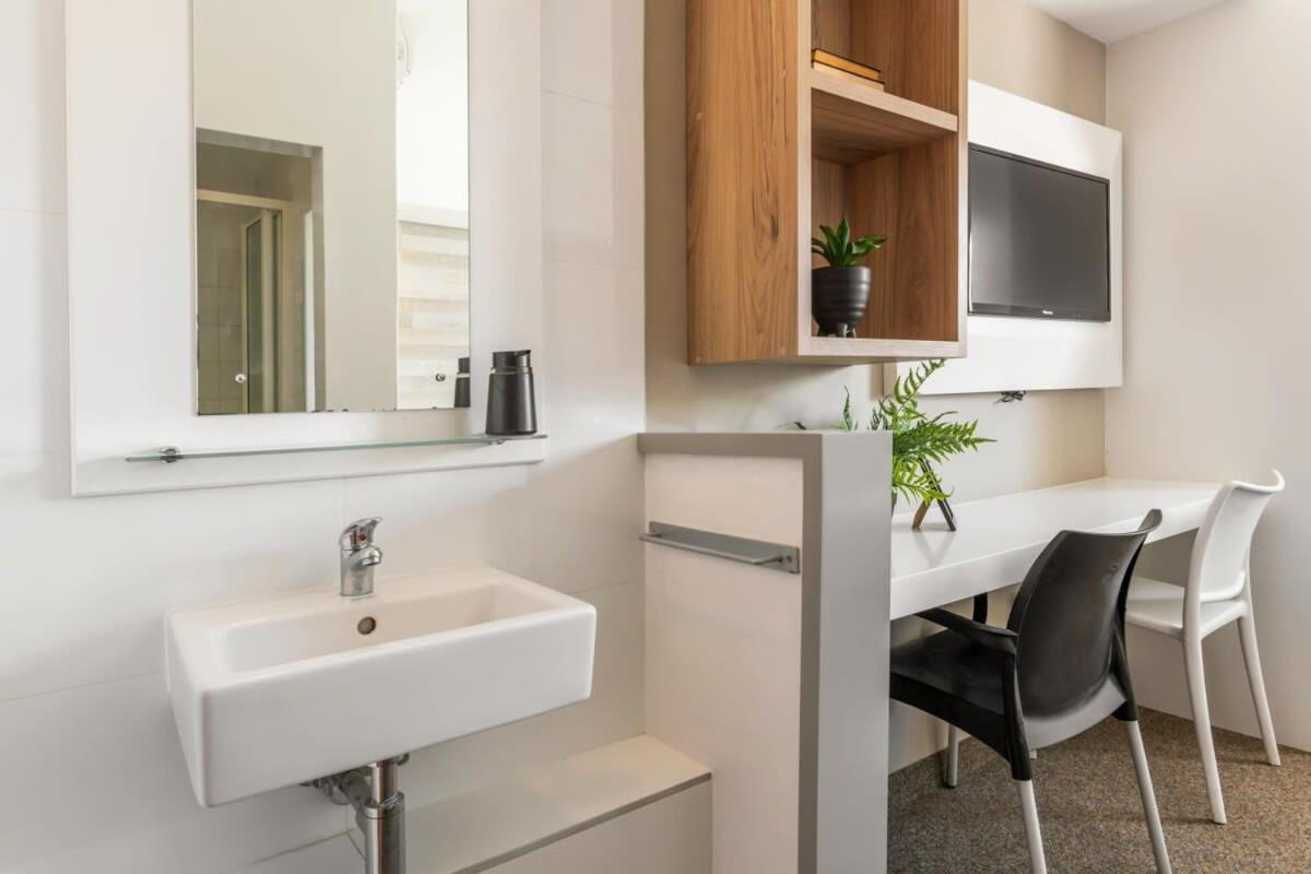 Metropole With Shared Facilities Cape Town