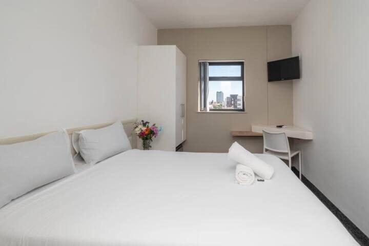 Metropole With Shared Facilities
