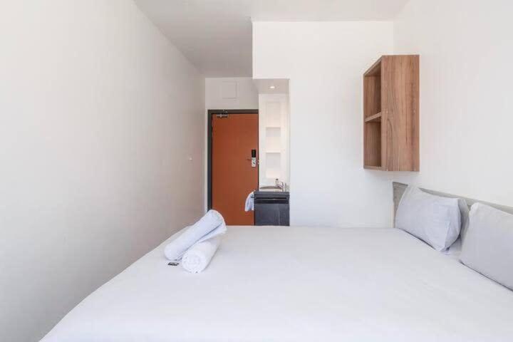 Metropole With Shared Facilities Apartment